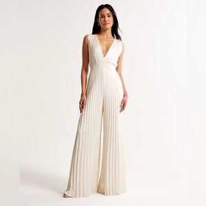 The A&F Giselle Pleated Jumpsuit, WHITE, Size L